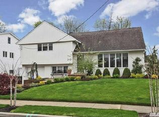 143 W Waukena Ave, Oceanside, NY 11572