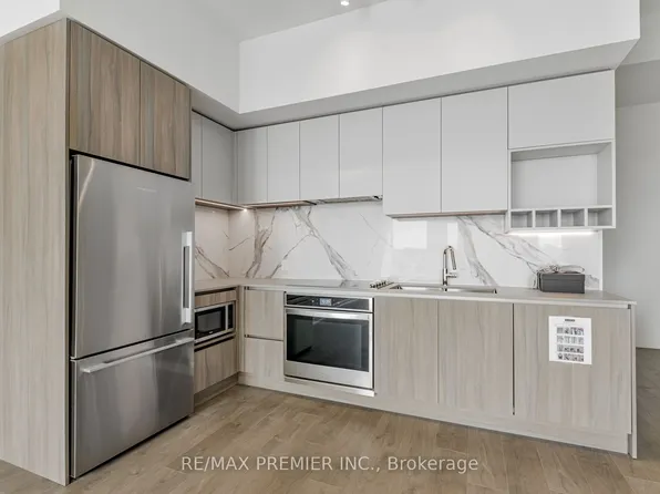 7 Buttermill Ave #Townhouse 17, Vaughan, ON L4K 3X1