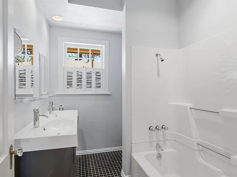 2516 Shirley Ave — Photo 19
