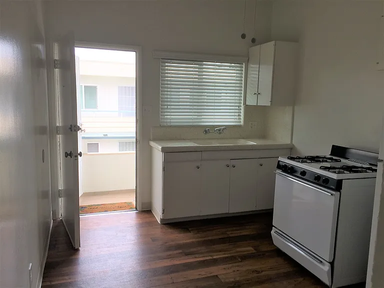 1465 Grand Ave — Photo 52