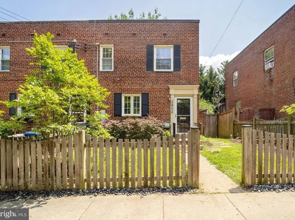 2923 Landover St, Alexandria, VA 22305