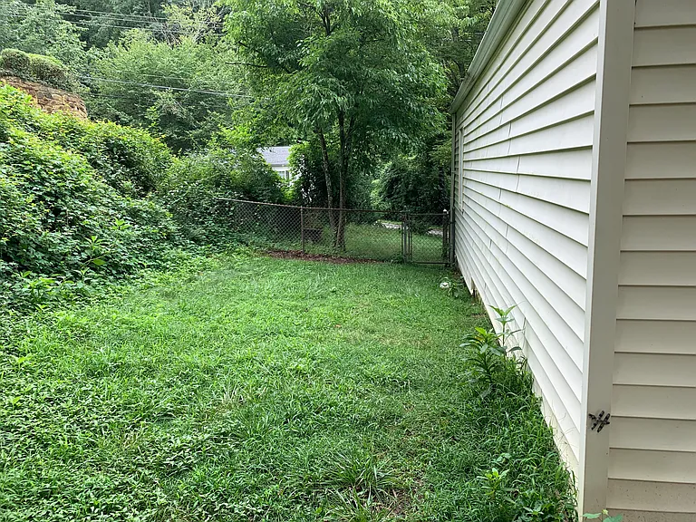 106 Eureka Rd — Photo 11