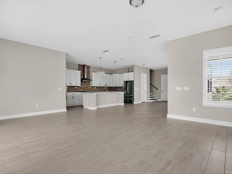 527 Marquesa Cir — Photo 12