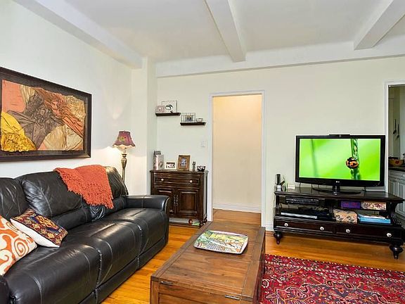 3rd image of 142 E 49th St APT 5C