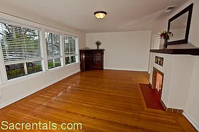 2216 25th St photo 1