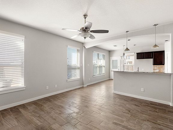 3rd image of 561 Creekside Frst