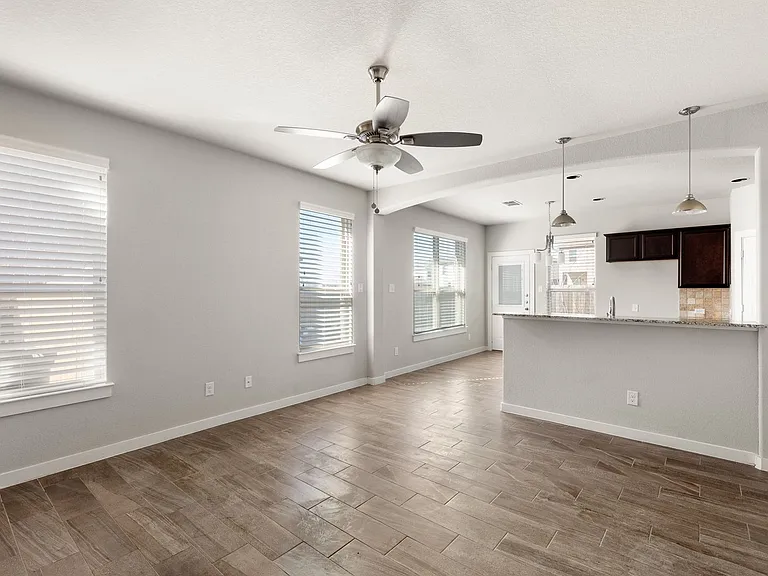561 Creekside Frst — Photo 3