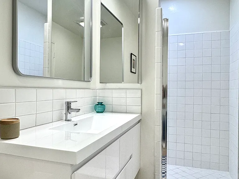 Sherman Oaks Apartments — Photo 11