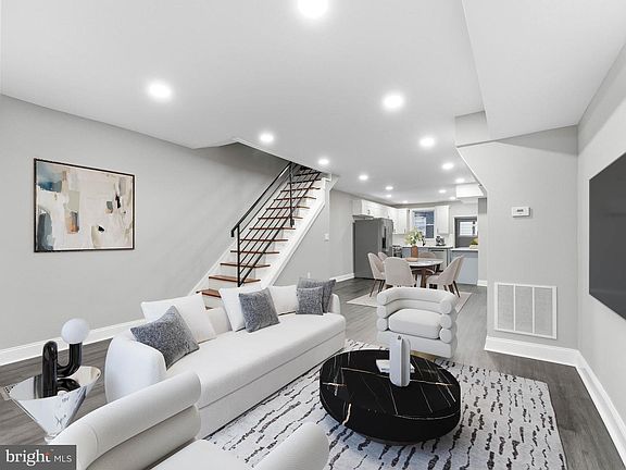 4th image of 260 W Godfrey Ave