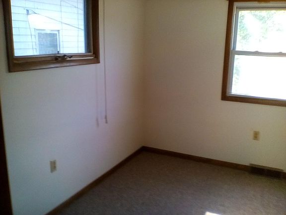 5th image of 306 Hess Ave