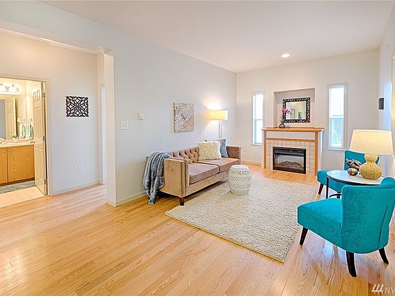 5th image of 4217 164th St SW Unit B206