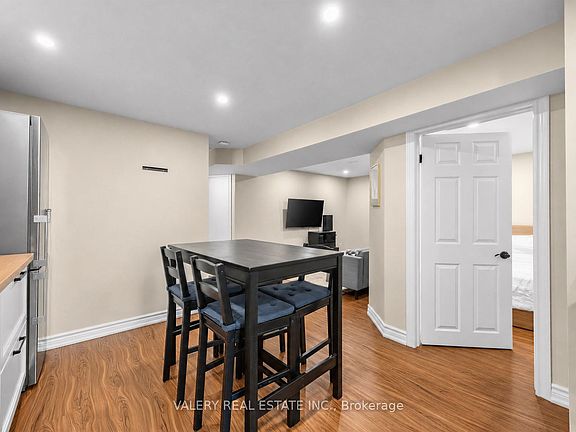 5th image of 12 Arkley Cres #2