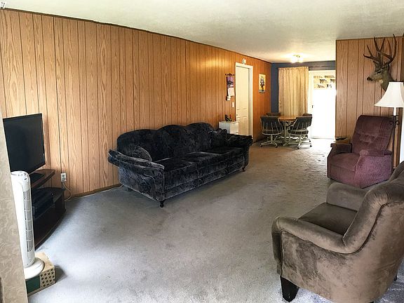5th image of 125 NE Robin Way