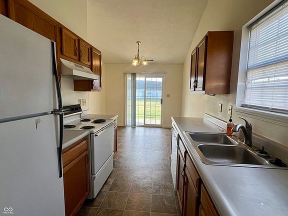 3rd image of 406 Woodberry Dr