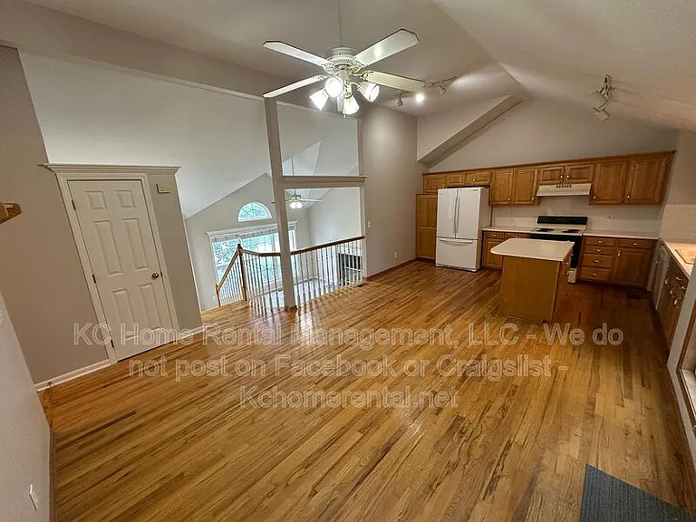 1224 SE Princeton Dr — Photo 5