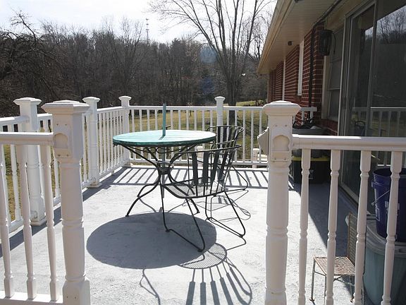 3rd image of 907 Maybeury Dr
