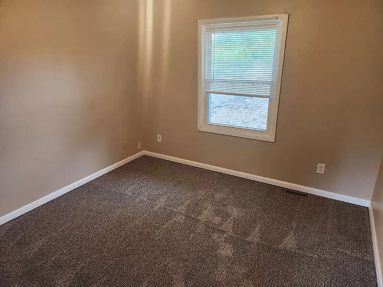 1010 Linden Dr — Photo 8