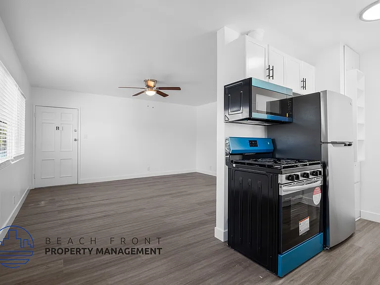 1855 Stanley Ave — Photo 2