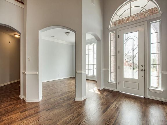 4th image of 2705 Thorn Ln