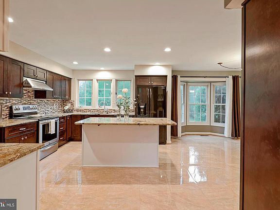 4th image of 4253 Moot Dr
