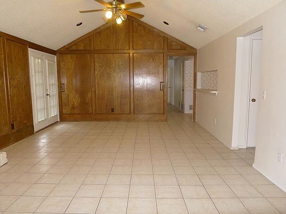 3rd image of 1104 University Dr