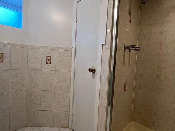 5th image of 220 Moffat St #1B