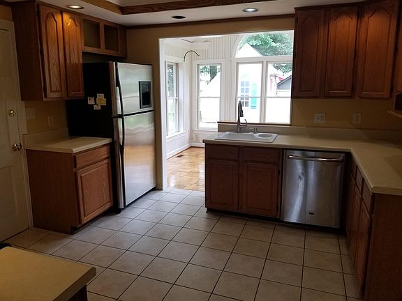 2nd image of 9 Cale Cir