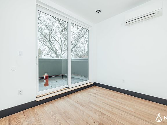 4th image of 1079 Carroll St #3F