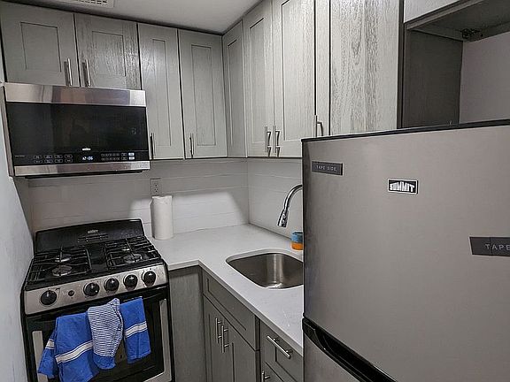 3rd image of 143 W 80th St #F