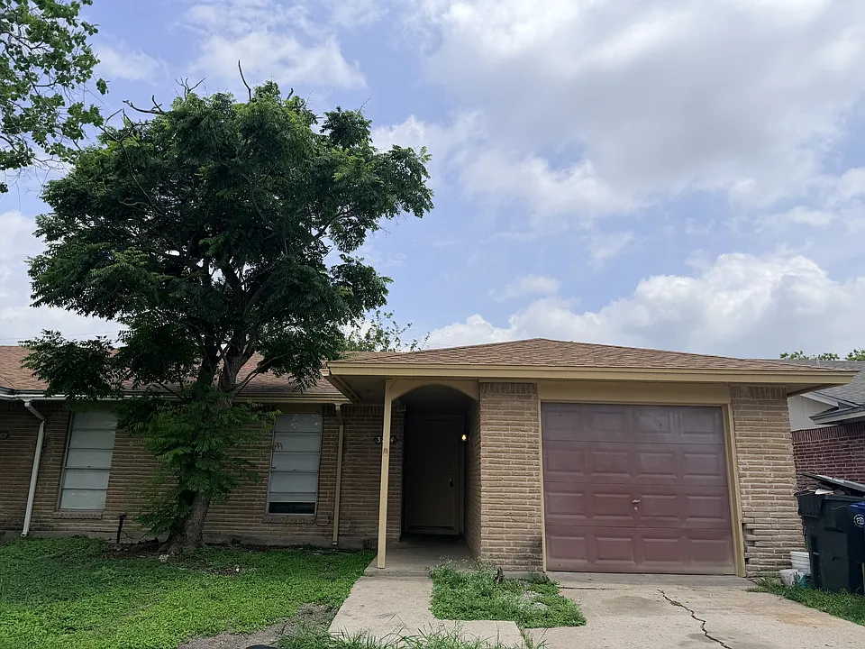 3704 La Paz Dr