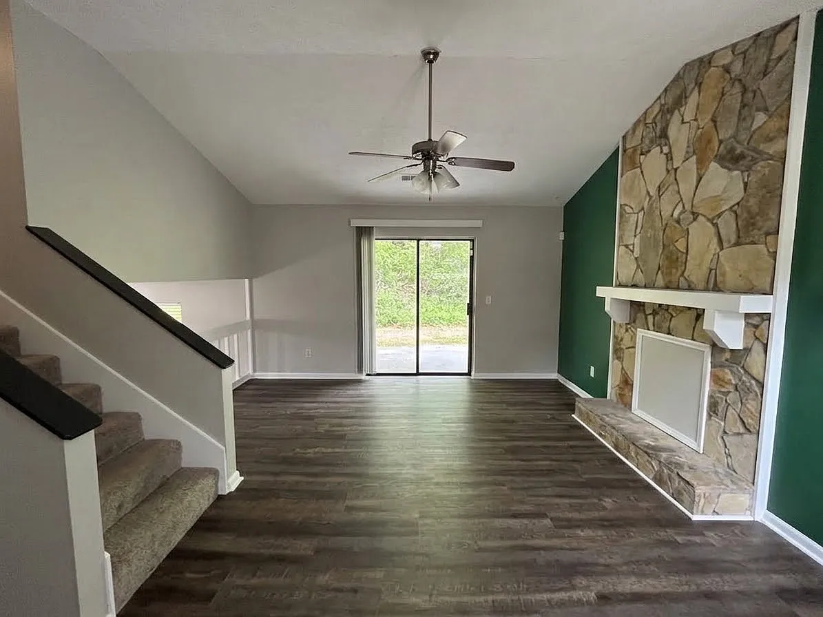 815 Durham Xing — Photo 2