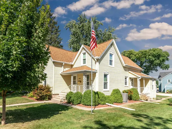 616 Franklin St, Cedar Falls, IA 50613