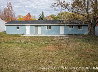 24360 Uppingham Rd, Bedford Heights, OH 44146