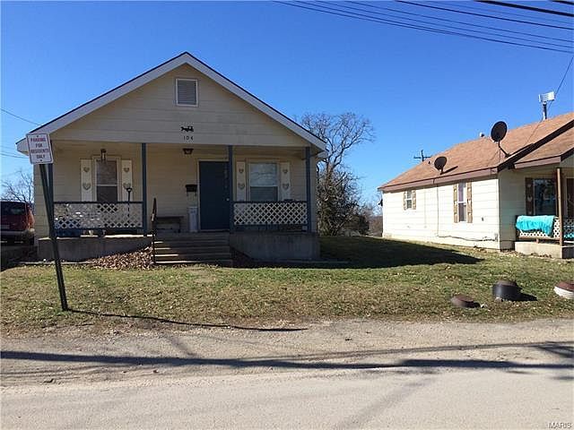 2nd image of 104 Clara Ave