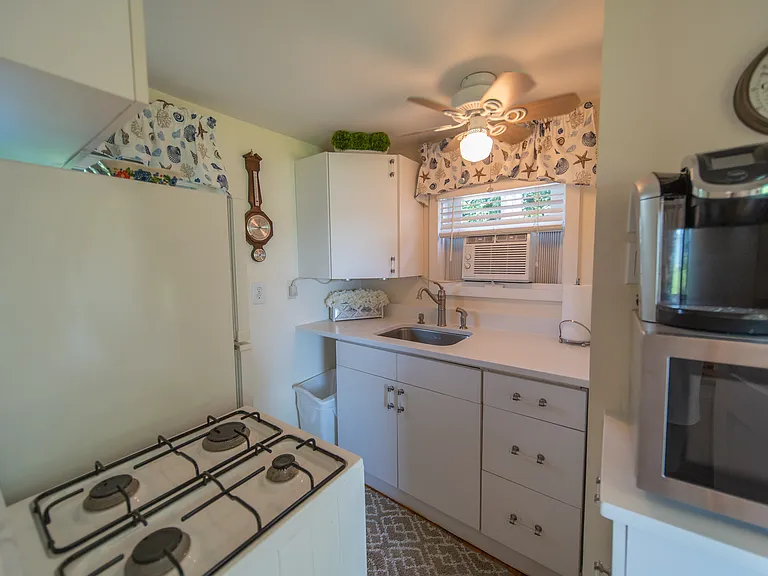 Little Neck Rd — Photo 31