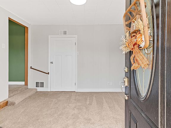 4th image of 115 Ullom St