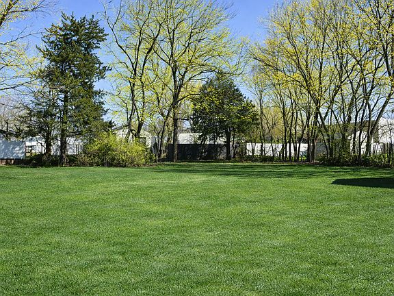 5th image of 1410 Bennett Dr