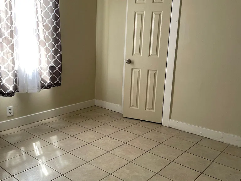 1363 Goodlett St — Photo 4