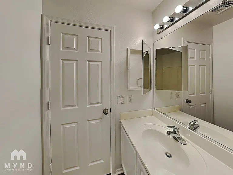 11821 W Cortez St — Photo 9