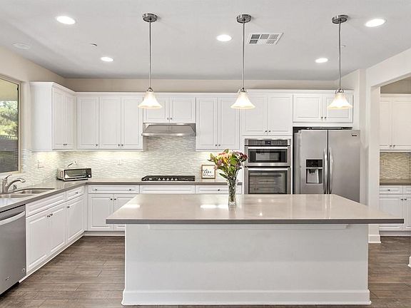 3rd image of 261 Flores Ln