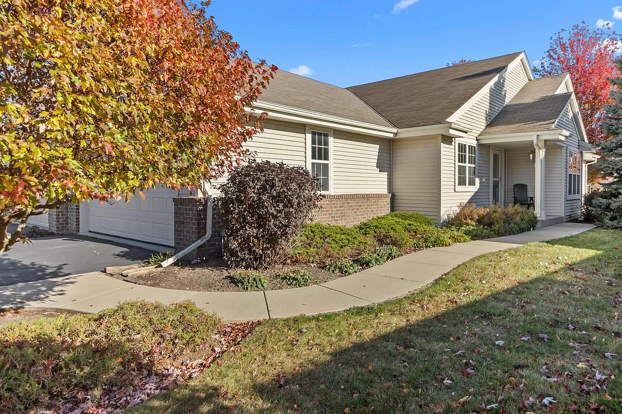 446 Clover STREET photo 1