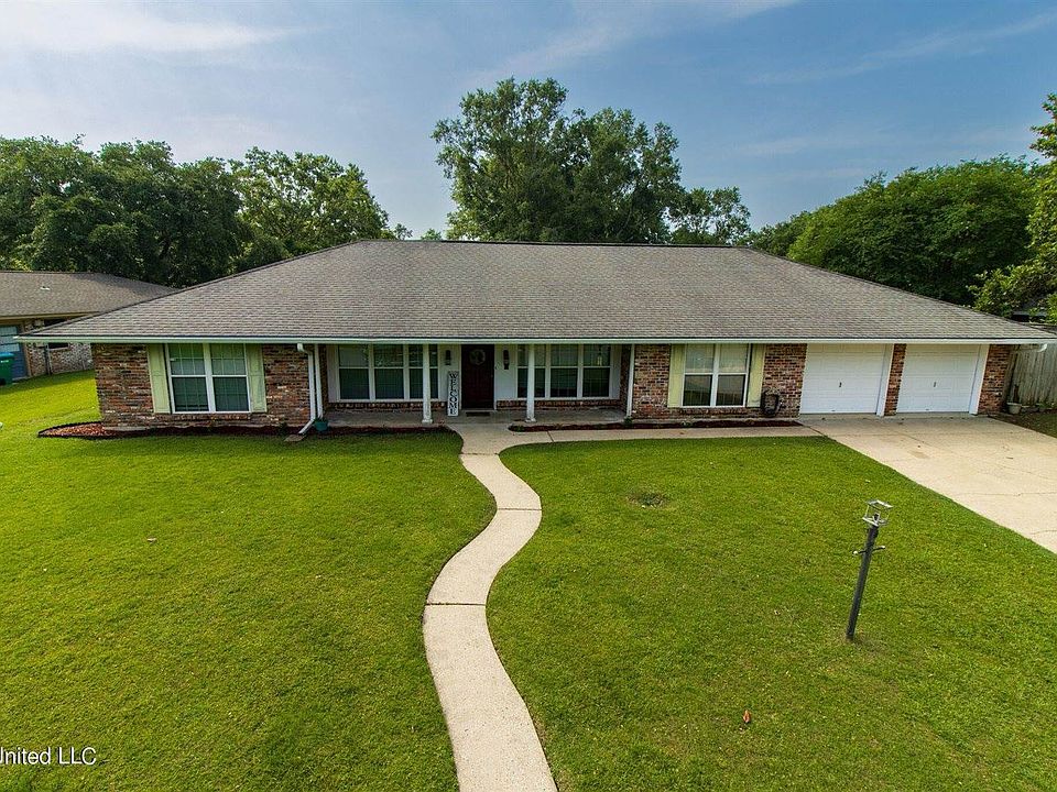 1st image of 15369 Parkwood Dr N