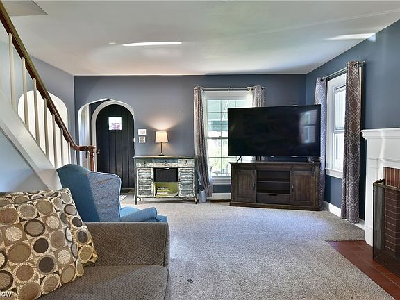 3rd image of 31 Wildwood Dr