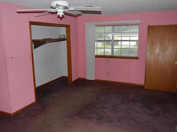 5th image of 1040 Sawyer St