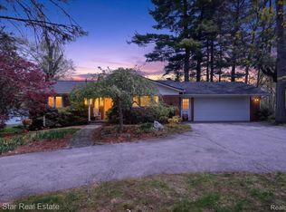 630 Sunset White, White Lake, MI 48383