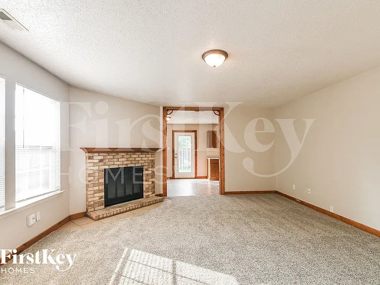 2312 Westmere Dr — Photo 5