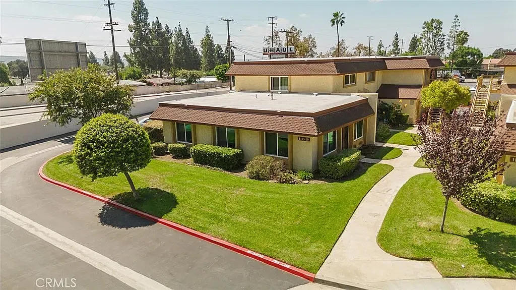 3 bed, 1015 sqft, $3,000 — Photo 3