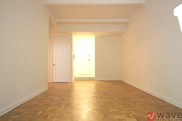 Rented by Wave Real Estate Group | media 4