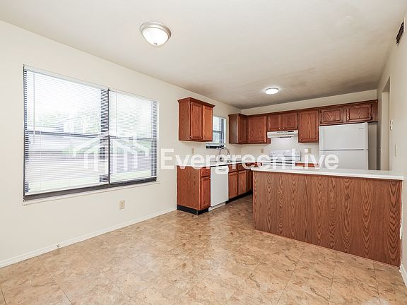 5th image of 6780 Deer Meadows Dr