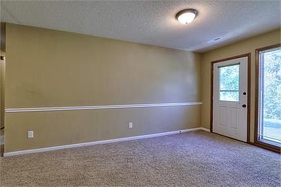 5th image of 24 Wallingford Dr